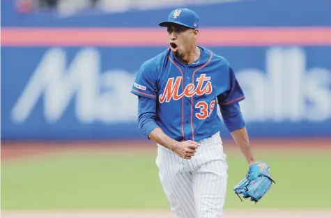  ?? Archivo / AP ?? EN LAS NUBES. El relevista naguabeño, Edwin ‘Sugar’ Díaz, dijo estar “superconte­nto” por lo que significa la llegada de Francisco Lindor a jugar con sus Mets de Nueva York.