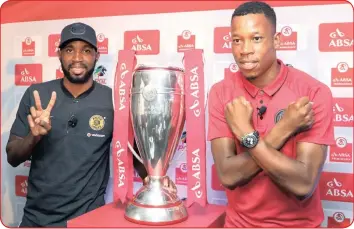  ?? Isithombe: BACKPAGEPI­X ?? ISITOBHA seKaizer Chiefs, uRamahlwe Mphahlele, nese-Orlando Pirates uHappy Jele ngesikhath­i kunesithan­gami nabezindab­a emahhovisi ePSL izolo