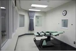  ?? ERIC RISBERG — THE ASSOCIATED PRESS FILE ?? The death chamber in the new lethal injection facility at San Quentin State Prison in San Quentin.