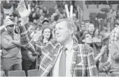  ?? DAVID BANKS/AP ?? Sager acknowledg­es the crowd during a game between the Chicago Bulls and the Oklahoma City Thunder.