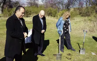  ?? PHOTO: SUPPLIED ?? Under way . . . Ngai Tahu kaumatua Darren Rewi (left) at the site blessing for the Queenstown Lakes Community Housing Trust’s new Arrowtown developmen­t, Tewa Banks, last Monday pictured with Queenstown Lakes Mayor Jim Boult and housing trust deputy chairwoman Joanne Conroy.