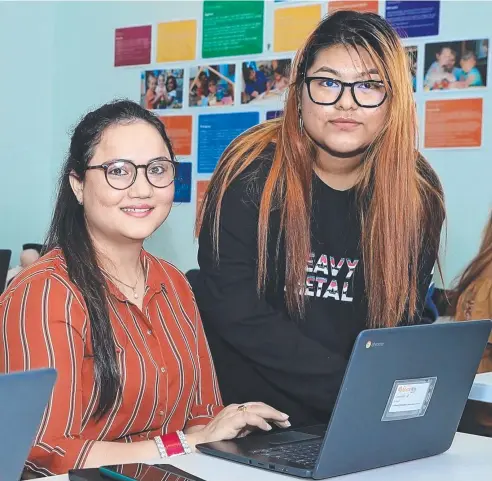  ??  ?? CREATING OPPORTUNIT­IES: The MaraWay and CQUniversi­ty Cairns students Harjit Kaur and Muna Monger.