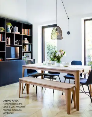  ??  ?? DINING AREA Hanging above the table, a wall-mounted pendant creates a focal point
