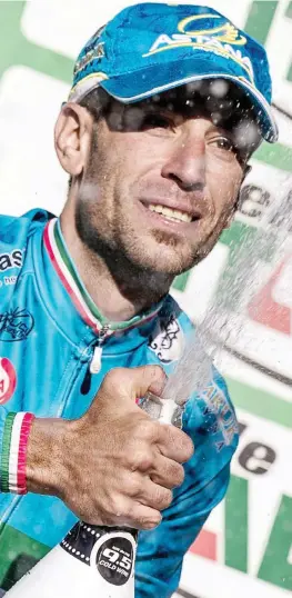  ??  ?? Vincenzo Nibali, 30 anni, l’aveva detto: «Voglio vincere per finire in bellezza la stagione» Vincenzo Nibali è nato a Messina il 14 novembre 1984, corre per l’Astana Pro Team. E’ sposato ed ha una figlia. Atleta tagliato più per le grandi corse a tappe...