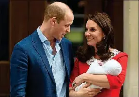  ??  ?? Le prince William et Kate Middleton ont présenté leur troisième enfant, lundi.