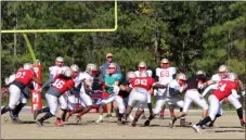  ?? Jeremy Stewart / RN-T ?? Rome’s football team runs a play during Wednesday’s practice.