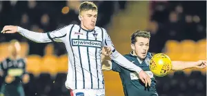  ??  ?? Dunfermlin­e’s Ryan Williamson challenges St Mirren’s Lewis Morgan.