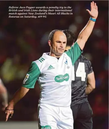  ?? AFP PIC ?? Referee Jaco Peyper awards a penalty try to the British and Irish Lions during their internatio­nal match against New Zealand’s Maori All Blacks in Rotorua on Saturday.