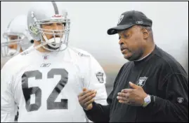  ?? Marcio Jose Sanchez The Associated Press ?? Head coach Art Shell instructs Raiders offensive lineman Adam Treu during the team’s 2006 minicamp. A left tackle for the Raiders, Shell played in 207 games over 15 seasons with 169 starts.