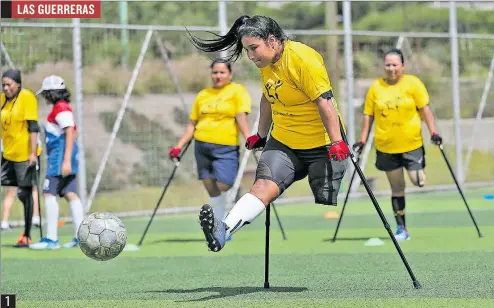  ?? JOSÉ JÁCOME / EFE ?? 1
1. Práctica. Las jugadores del Club Deportivo Cienpiés durante los entrenamie­ntos.