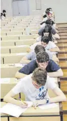  ?? ?? Alumnos durante un examen.