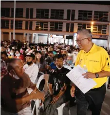  ?? — Photo from Facebook/ Clarence Ting Ing Horh – P212 Sibu ?? Ting meets greets voters in Ulu Sungai Merah.