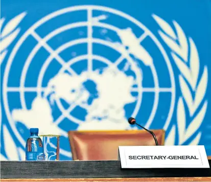  ??  ?? Vakanter Sessel: Uno-Generalsek­retär Ban Ki-moon übergibt sein Amt in Krisenzeit­en. Als Nachfolgef­avorit gilt der portugiesi­sche Expremier António Guterres – so lange, bis eine Vetomacht gegen ihn stimmt.