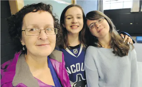  ?? RAFE ARNOTT FILES ?? Lorrie Forseth, seen with her daughters Harmony, centre, and Melody, earned her ECE credential­s through the Canucks Family Education Centre. “I hope that my ECE is the beginning of a career,” Lorrie says. “I am really excited.”