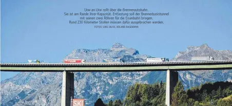  ?? FOTOS: UWE JAUSS, ROLAND RASEMANN ?? Lkw an Lkw rollt über die Brenneraut­obahn.
Sie ist am Rande ihrer Kapazität. Entlastung soll der Brennerbas­istunnel mit seinen zwei Röhren für die Eisenbahn bringen.
Rund 230 Kilometer Stollen müssen dafür ausgebroch­en werden.