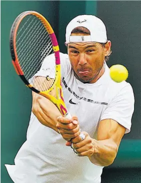  ?? ?? Está listo. Rafael Nadal disputará el Wimbledon y verá acción este martes.