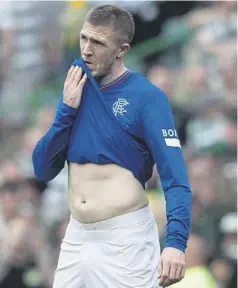  ?? PICTURE: CRAIG FOY/SNS ?? Rangers midfielder John Lundstram had an afternoon to forget