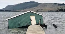  ?? PHOTOS: STEPHEN JAQUIERY/GREGOR RICHARDSON ?? Photograph­s taken before and after February’s storm show the demise of the old structure.