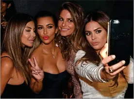  ?? ?? DEALMAKER: Carla DiBello (above right) with Kim Kardashian (second left) and with Amanda Staveley (left) at the Emirates last week