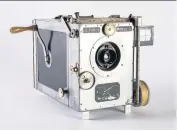  ??  ?? The Debrie Parvo camera first came out in 1908.