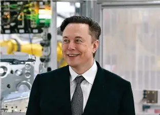  ?? ?? Ο Κιθ Τζόνσον κατηγoρεί τον Μασκ, την Tesla και τη SpaceX για απάτη, επειδή διαφήμιζαν το dogecoin και αύξησαν την τιμή του ενώ στη συνέχεια άφησαν την τιμή να πέσει.