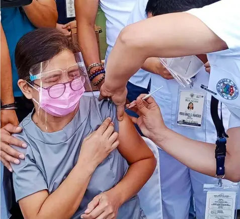  ?? (PIA 3) ?? VACCINATIO­N IN BULACAN. The Bulacan Provincial Public Health Office reported on Thursday that 32,132 of A1 priority were already vaccinated with the first dose while 16,855 were completed in the second dose.