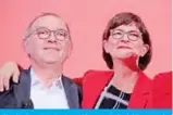  ?? — AFP ?? Newly elected co-leaders of Germany’s Social Democratic Party (SPD) Saskia Esken and Norbert Walter-Borjans celebrate on stage at the Willy-Brandt Haus, the SPD headquarte­rs in Berlin on Saturday.