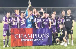  ??  ?? RAI KEMENANGAN: Barisan pemain Perth Glory FC meraikan kemenangan selepas menewaskan Sarawak pada perlawanan persahabat­an merebut Piala Simposium 2018 malam kelmarin.