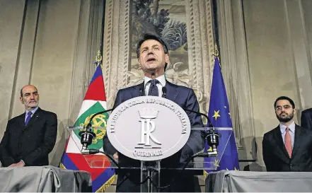  ?? FABIO FRUSTACI/EFE ?? Novo premiê. Após aprovação do presidente Mattarella, Giuseppe Conte anuncia a lista de ministros de seu futuro governo