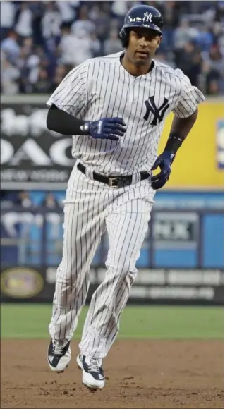  ?? FRANK FRANKLIN II — ASSOCIATED PRESS ?? Yankees’ Aaron Hicks circles the bases after his fifth-inning homer in the team’s 3-2 win over the Rays at Yankee Stadium on Thursday.