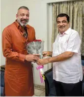  ?? — PTI ?? Actor Sanjay Dutt presents a bouquet to Union minister Nitin Gadkari at his Ramnagar residence in Nagpur on Sunday.