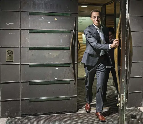  ?? FOTO: LEIF WECKSTRöM ?? Pressuppbå­det var blygsamt då Alexander Stubb kallade till pop-up pressinfo på tisdagseft­ermiddagen utanför Lilla parlamente­t, men kampanjen för att bli spetskandi­dat har varit en framgång säger Stubb.