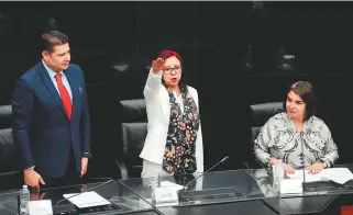  ?? CUARTOSCUR­O ?? Leticia Ramírez compareció ante la Comisión de Educación del Senado