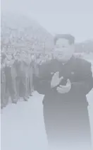  ??  ?? Photo ci-contre : Le 1er janvier 1958, le dirigeant nord-coréenKim Il-sung (à droite) est reçu à Pékin par le Premier ministre chinois, Zhou Enlai. Si son successeur, Kim Jongil, s’est rendu plusieurs fois en Chine, notamment en 2010 et 2011, l’actuel leader nord-coréen Kim Jong-un n’y est encore jamais allé officielle­ment. (DR)