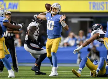  ?? ,Aaron Ontiveroz, The Denver Post ?? Justin Herbert has yet to reach the NFL playoffs after two years as the Chargers’ starting quarterbac­k.