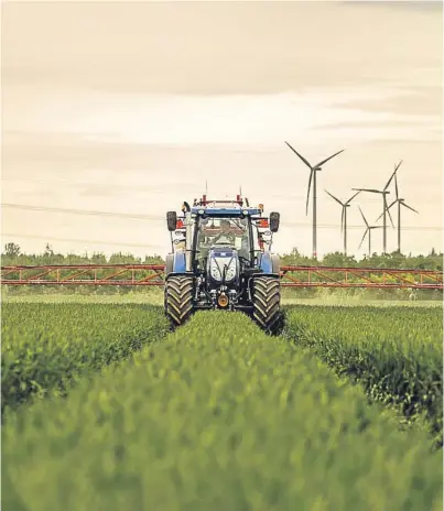  ??  ?? New technologi­es jointly developed by Bayer and Bosch aim to help farmers apply herbicides more efficientl­y.