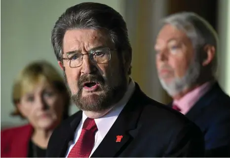  ?? PHOTO: MICK TSIKAS/AAP ?? NATIONAL CALL: Justice Party Senator Derryn Hinch with Denise and Bruce Morcombe in Canberra.