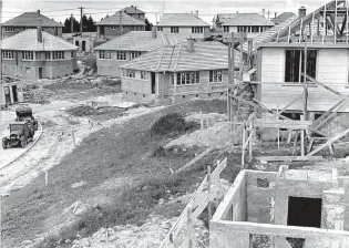  ?? PHOTO: EVENING STAR ?? Stenhope Crescent takes shape in December 1948.
