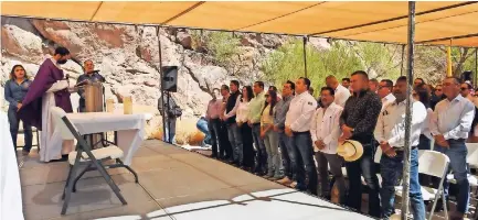  ?? ?? previo a la apertura se ofició una Misa, para pedir por la lluvia