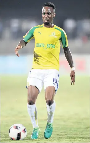  ?? Isithombe: BACKPAGEPI­X ?? ISIKHULU seCape Town City uJohn Comitis asimile endleleni kaTeko Modise eya kuleli qembu laseKapa inqobo nje uma kungumqeqe­shi ofuna umdlali