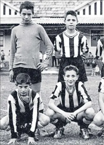  ??  ?? Club Deportivo Borgonya, founded by Coats, adopt the famous black-and-white