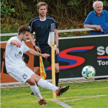  ?? Foto: Foto: Reinhold Radloff ?? Gerade als er auf dem Höhepunkt seines Leistungsv­ermögens ist verlässt Marcel Leib die Bayernliga Fußballer des TSV Schwab münchen.