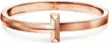  ??  ?? BRAZALETE ANGOSTO EN ORO ROSA 18K Tiffany T1