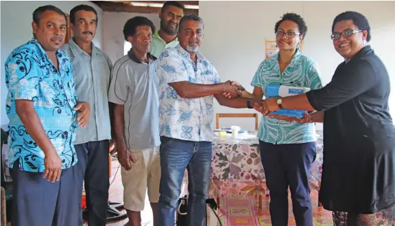  ??  ?? Principal Fisheries Officer (West) Neomai Ravitu (standing first from right)with tilapia farmers at Masara in Nadi .