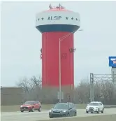  ?? EISENBERG/DAILY SOUTHTOWN PAUL ?? Alsip’s water tower along the Tri-State Tollway has become a landmark for travelers and the village’s residents alike.