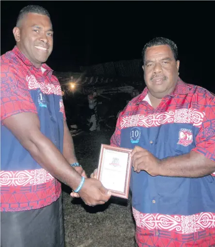  ?? Photo: Lusi Banuve ?? Sabeto Roosters Premier Player of the Year Waisea Naseakai (left) receives his award during their Awards night in Nadi.