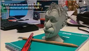  ??  ?? Il est aisé de faire tenir une trentaine de trombones sur la tête du savant. Albert Einstein a révolution­né le monde de la physique, publié une théorie de la relativité et participé au développem­ent de la mécanique quantique. Son génie mérite bien une place sur votre bureau.