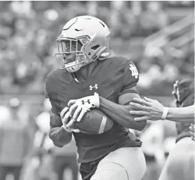  ??  ?? Notre Dame wide receiver Jafar Armstrong takes a handoff from quarterbac­k Ian Book during the team’s spring game April 21. MATT CASHORE/USA TODAY SPORTS