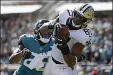  ?? PHELAN M. EBENHACK — THE ASSOCIATED PRESS ?? Saints tight end Jared Cook (87) catches a pass for a 4-yard touchdown in front of Jaguars defensive back Jarrod Wilson, left, during the second half of Sunday’s game.