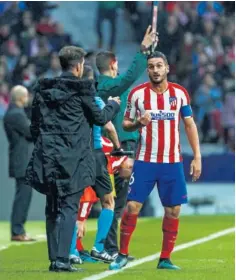  ??  ?? Momento en el que Simeone cambió a Koke ante el Leverkusen.